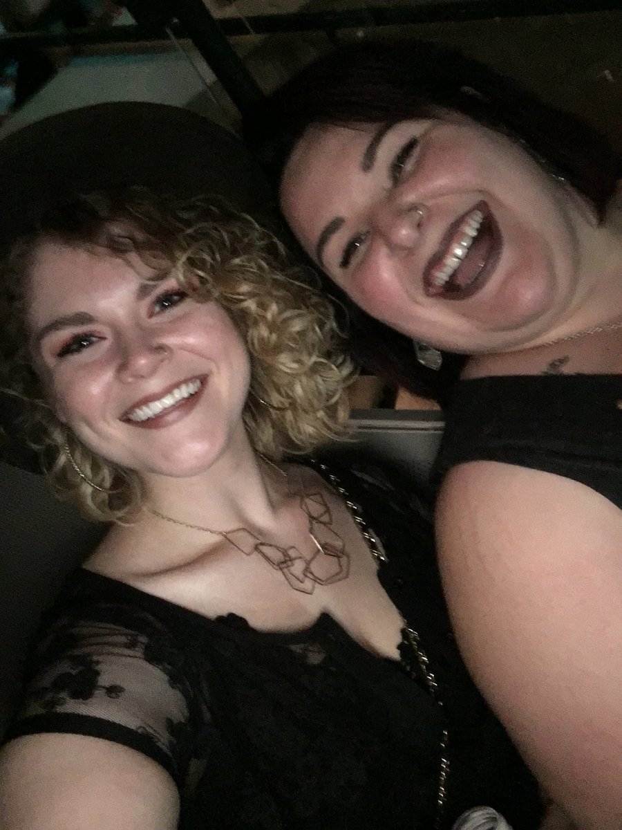 DailyWeekley's tweet image. Went to see @Harry_Styles with this Bitch