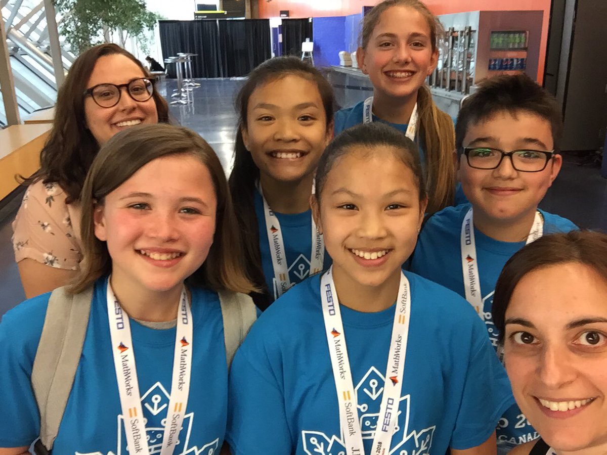 Registration✔️ Set-Up✔️ Dalkeith Bots are ready to represent 🇨🇦 at #RoboCup2018 <a href="/Palais_Montreal/">Palais des congrès de Montréal</a>