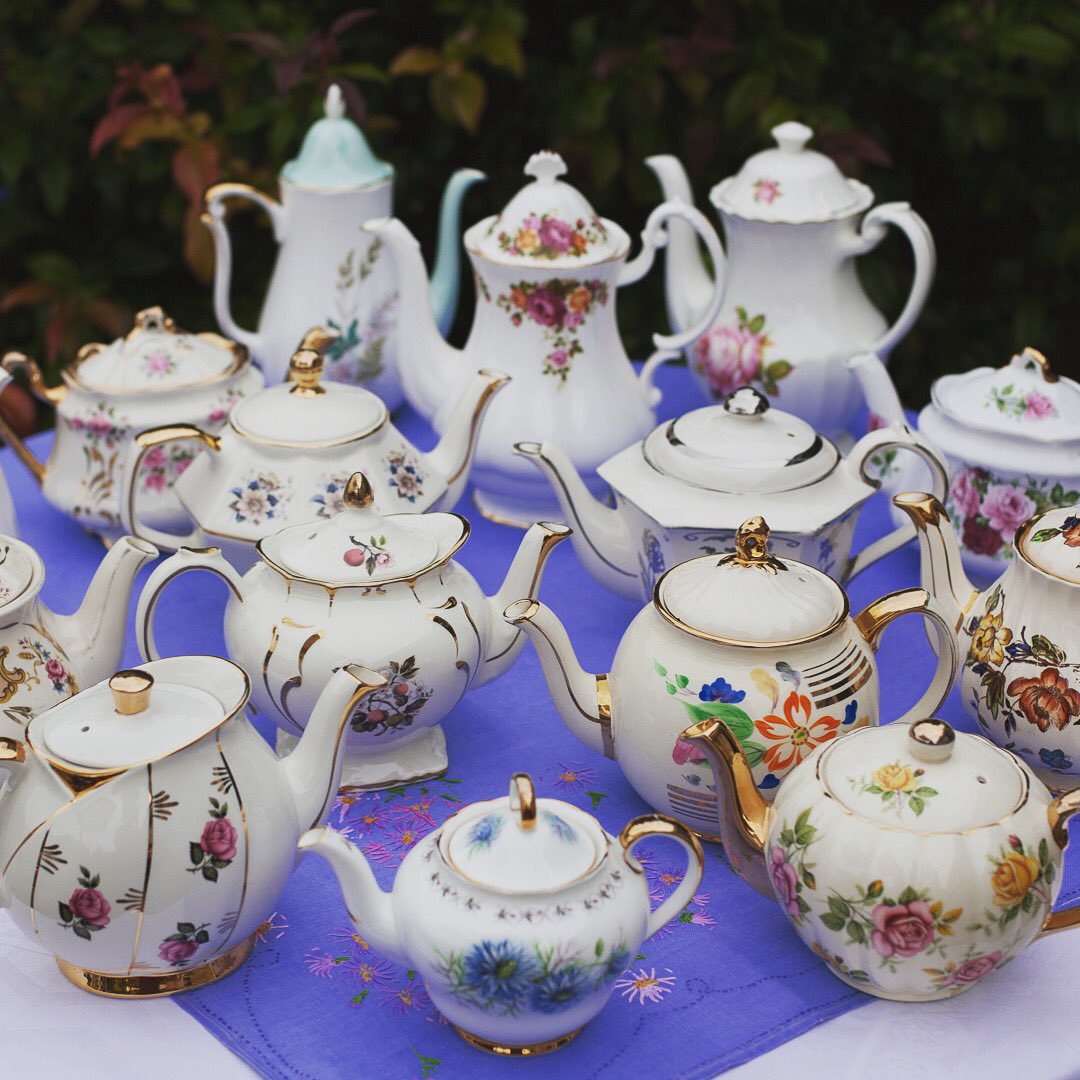 BigVintageTPot's tweet photo. So many beautiful vintage tea and coffee pots ❤️ #teapot #coffeepot #vintageteapot #bigvintageteapot #vintage #vintagechina #tea #coffee https://t.co/Preq6WTrQ3