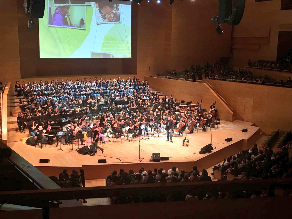 JordiXirinachs's tweet image. Avui m'aixeco amb la sensació de satisfacció absoluta després de mesos de feina molt intensa. Gràcies a les famílies, entitats, alumnes, mestres i administracions que fan possible que @LEMiJPC sigui com és! Un centre cultural del #Raval que reivindica el seu espai! #SomMúsica