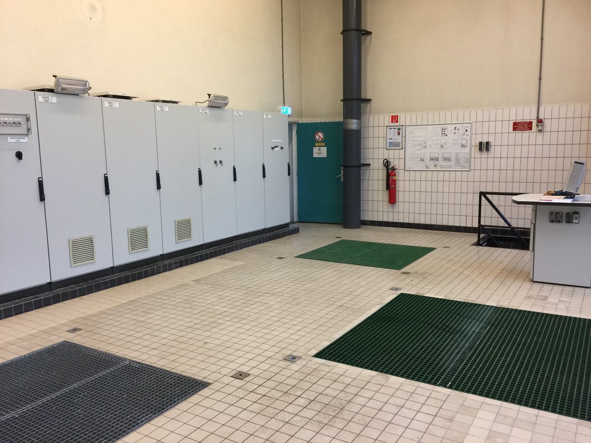 A3vanOosten's tweet photo. Vandaag voor het eerst, #bassin #baggeren na de #renovatie van #riool #gemaal #Pascalweg 0030. @Stadsbeheer010 https://t.co/QuZF0pvcFV