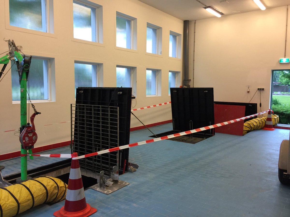 A3vanOosten's tweet photo. Vandaag voor het eerst, #bassin #baggeren na de #renovatie van #riool #gemaal #Pascalweg 0030. @Stadsbeheer010 https://t.co/QuZF0pvcFV