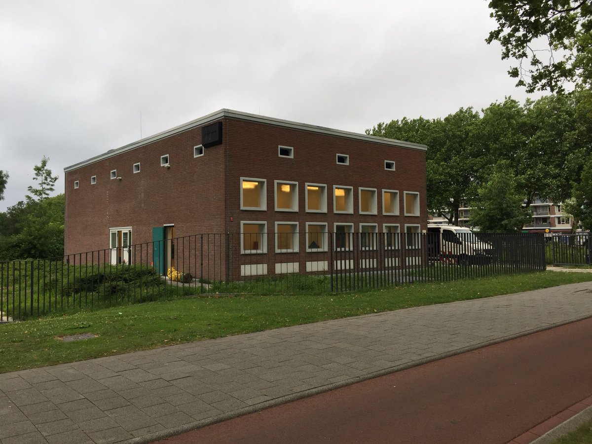 A3vanOosten's tweet photo. Vandaag voor het eerst, #bassin #baggeren na de #renovatie van #riool #gemaal #Pascalweg 0030. @Stadsbeheer010 https://t.co/QuZF0pvcFV