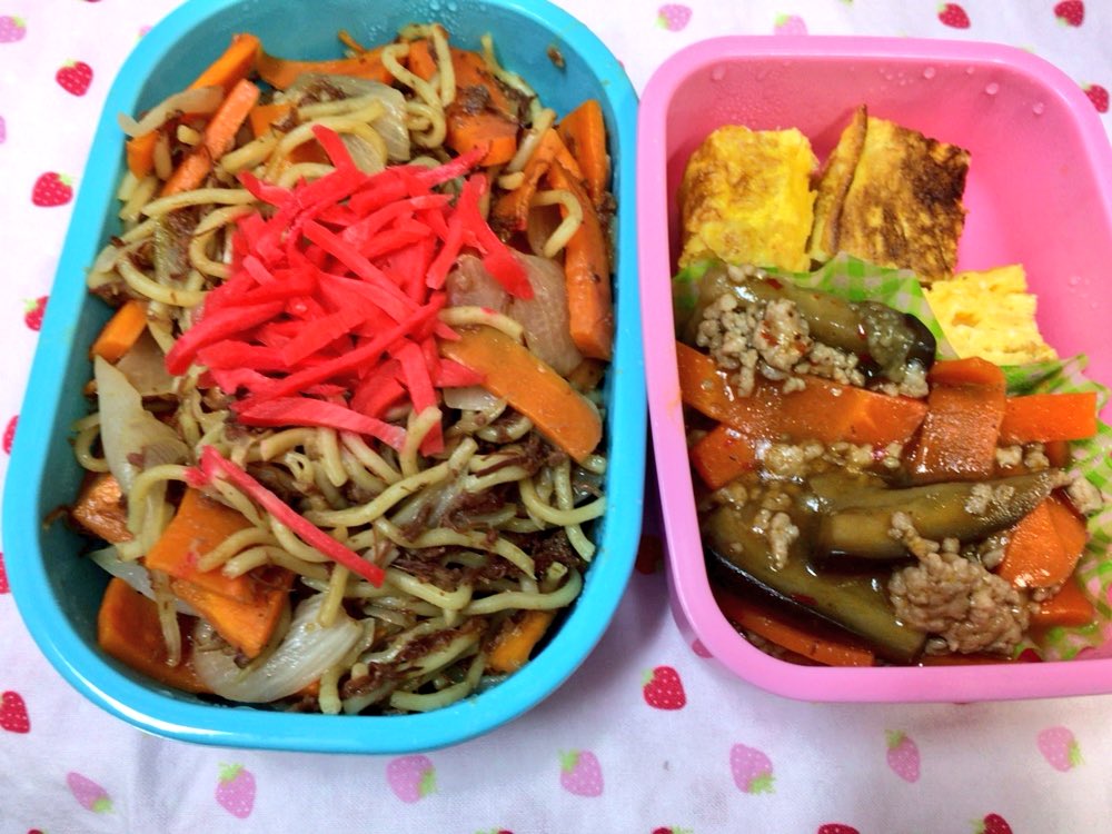 今日のお弁当

＊焼きそば
＊たまごやき
＊麻婆茄子

焼きそばのお肉、コンビーフ代用したら意外といけました。今日は全体の見栄えがよくない…(´；ω；`)