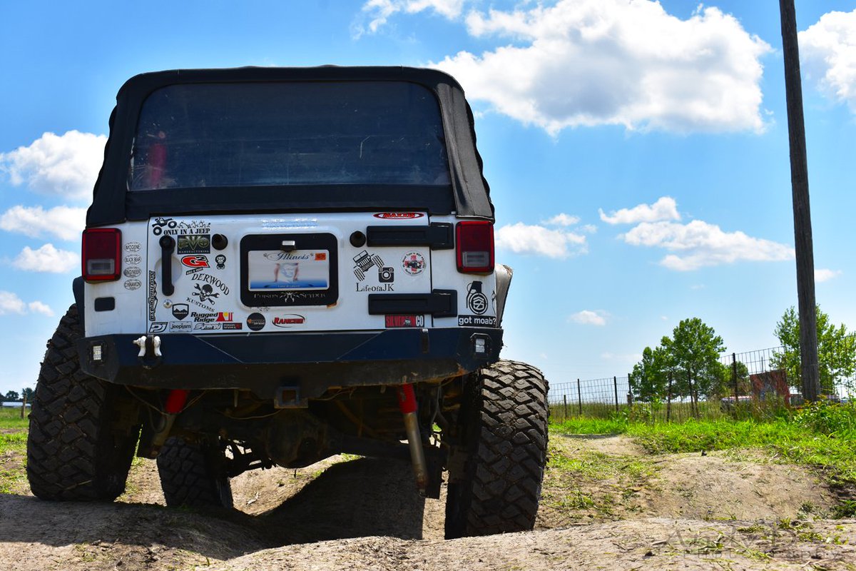 cadhx's tweet photo. mondays...argh. #jeeplife #jeep #wrangler #ass https://t.co/pp7xaEi6w0