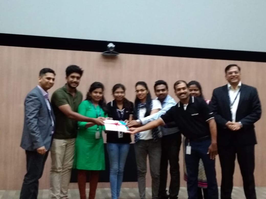 CapgeminiIndia's tweet photo. Winners of Hackathon 2018 being awarded by Saiprasad Jammulapati, SVP, YES Bank and  Manish Mehta, VP, Capgemini Financial Services #TechFiesta2018 https://t.co/5ctUnuUM1c