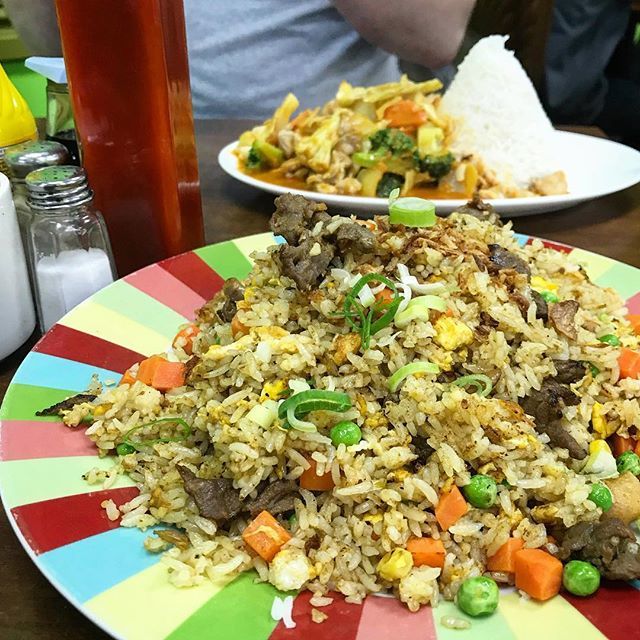 Cravings Noms: Re-watched the episode of <a href="/uglydelicious/">UglyDelicious</a> about fried rice 😍 naturally we were CRAVING fried rice. So we went and got fried rice. Boom. Chase your dreams 👌🏼😊👏🏼Where is THE BEST fried rice in Wellington?! 🤤 Still craving it even afte… ift.tt/2Mx9e4e