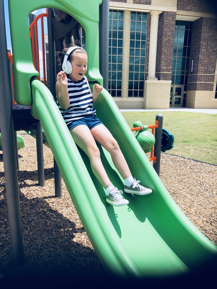 vholmgreen1's tweet photo. Thank you Klein Cain for letting Zoey and I play on your playground!! https://t.co/75mgSaKJAA