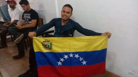 zulayaro's tweet photo. Carlos Acosta es un joven víctima de la Rebelión Ciudadana del #22May2017 #Barinas. Necesita de nuestra ayuda para sus medicamentos!! Pregabalina d 300mg, Miovic, Pañales, gerdex... Carlos es uno de nuestros héroes Venezolanos que no podemos olvidar!! https://t.co/ACqayfhsr5