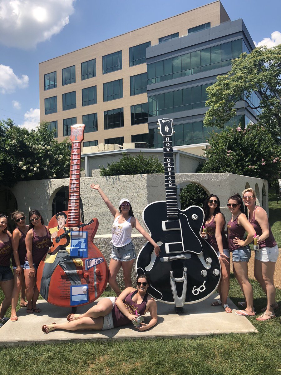 FollowingFarrah's tweet photo. #Nashville Party Barge was the most fun Iโve had in a long time. #lastbash #bachelorette #bridesmaids https://t.co/29KhrQ3OsU