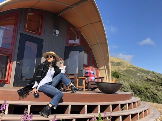 AutonomousTent's tweet photo. Mel puts the ‘GLAM’ in ‘GLAMping!’ Check out her Insta account for styling tips: https://t.co/fVb49lSJeB #glamping #fashion #autonomoustentlife https://t.co/OqdZU1AvWr