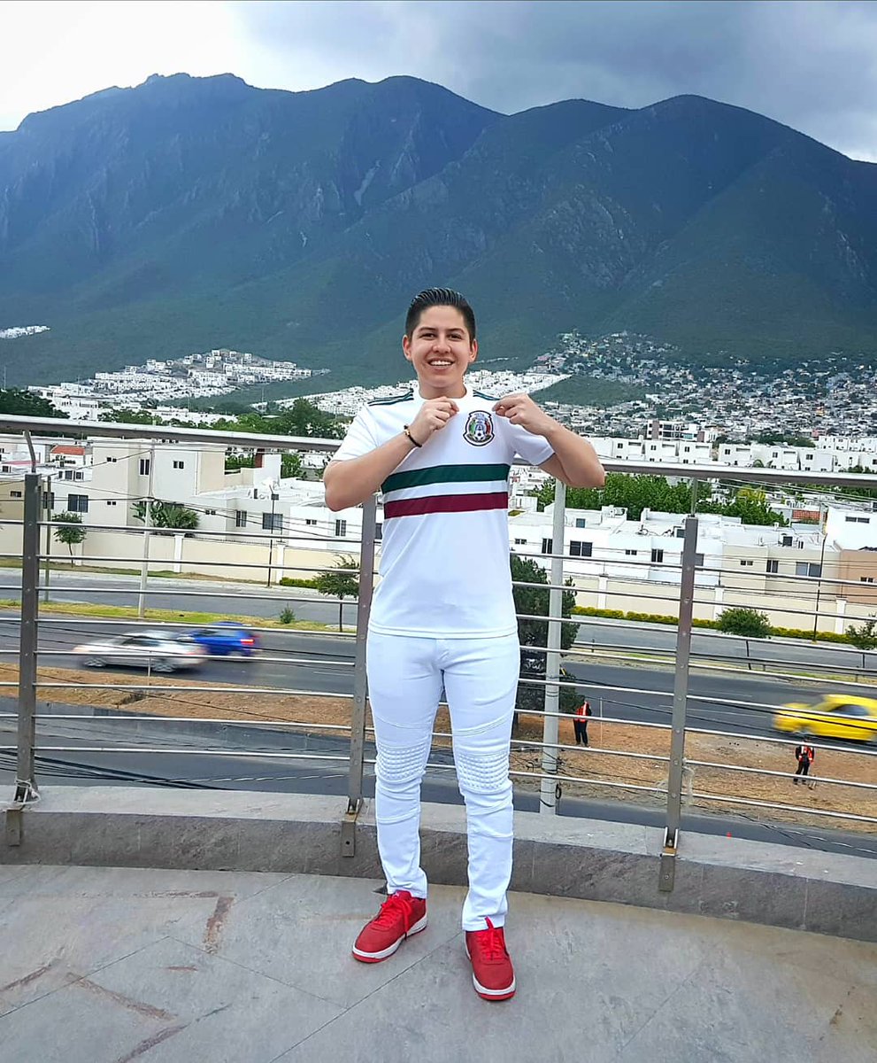 alexis_ruizred's tweet photo. Feliz dia a todos los papás! Y arriba Mexico! Se vale soñar👊✌⚽️🏆 #losrojos #yoconeltri #sisepudo #porelquintopartido #diadelpadre #alexrojo https://t.co/VfnJLykumn