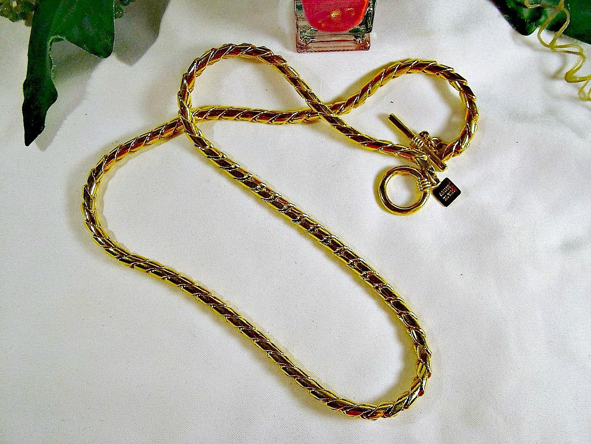 crutcher_sarah's tweet image. Classic Vintage 22" Anne Klein Gold Brazilian Serpentine Chain Toggle Close Necklace tuppu.net/9d782c45 #SARAHSVINTAGEBAUBLES #Etsy #22Inches