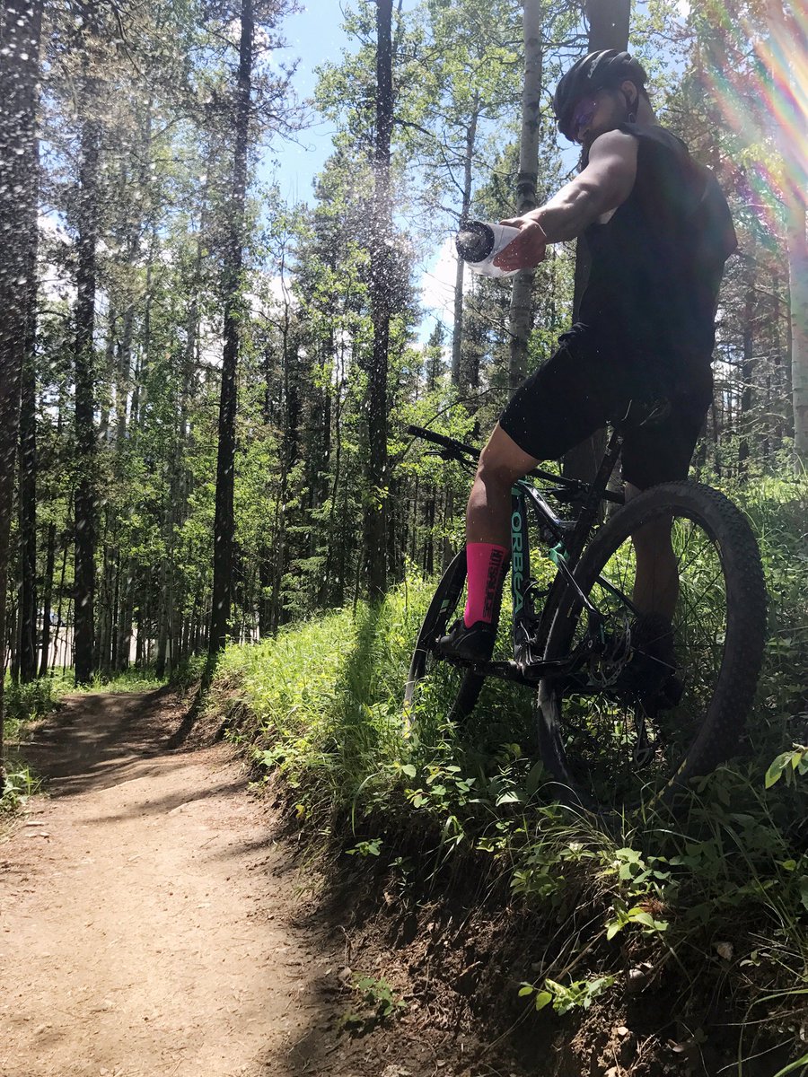 Came through drippin' (drip drip)
Hot Sauce on my feet, they drippin' (ice)

#HotSauceCycling #Drip #CoolOff