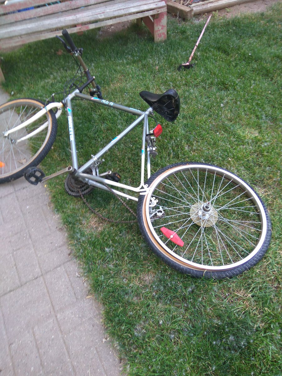 Joyce_Johnson's tweet photo. So my attempt at buying a used bike for my hubby for Father's Day off Kijiji was an epic fail to say the least. Bike had one busted wheel that was not attached to the bike and clearly had seen a better day. Um, did not match picture or description... I swear! #fathersdayfail https://t.co/xseJERTjA0