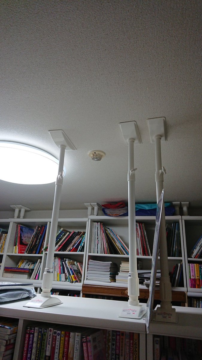 月子 ر ف يقة Rafiqah 部屋の真ん中に本棚置いてても大丈夫でした