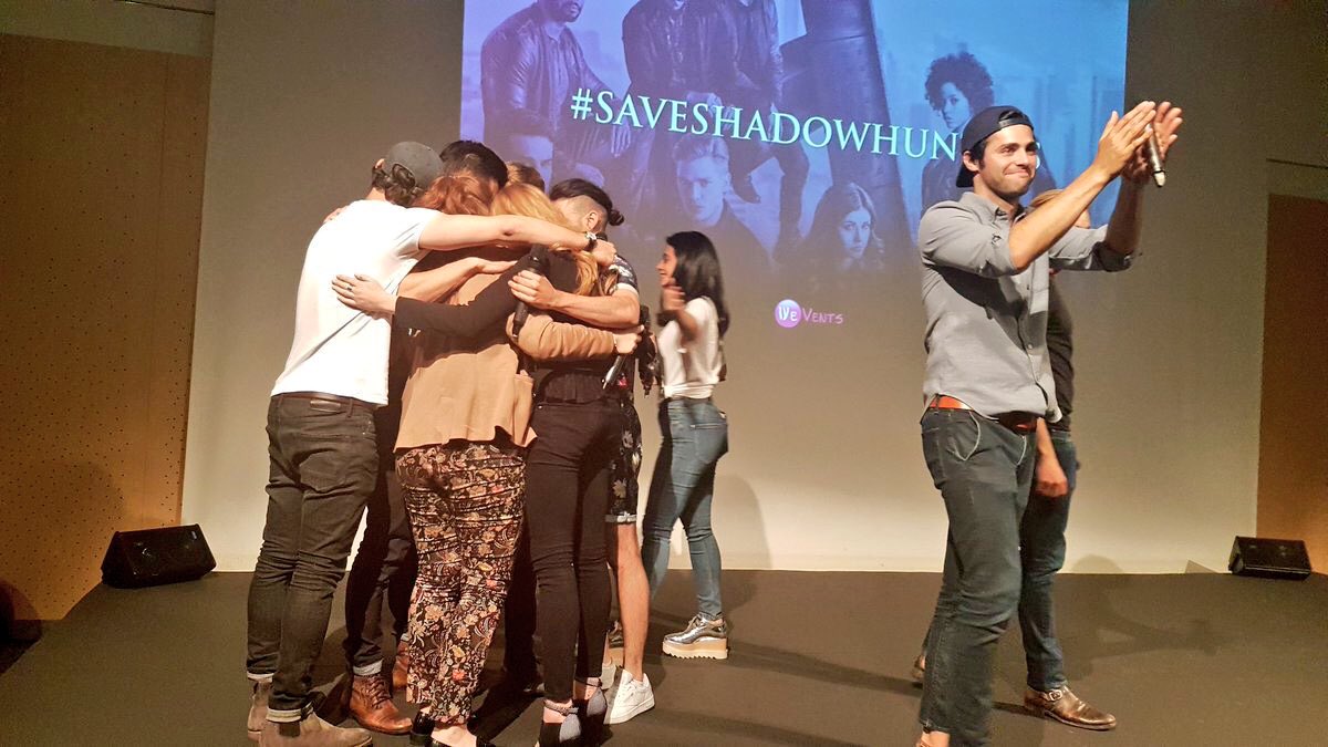 MemethewDario's tweet photo. After what went down this weekend Freeflop is officially over.
Seeing our cast cry broke my heart and I’ll be damned if it doesn’t make me louder and more determined than before to #SaveShadowhunters
Bye-bye Freeflop sweetie coz #freeformisoverparty 🔥👋🏻👋🏻
📸Cred to owners https://t.co/Hq9BCOUwxY