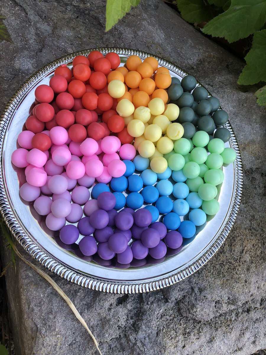 Lil__Lamas's tweet image. Embeds for our bubble gum soap... The Etsy shop opens July 1.#soap #embeds #rainbow