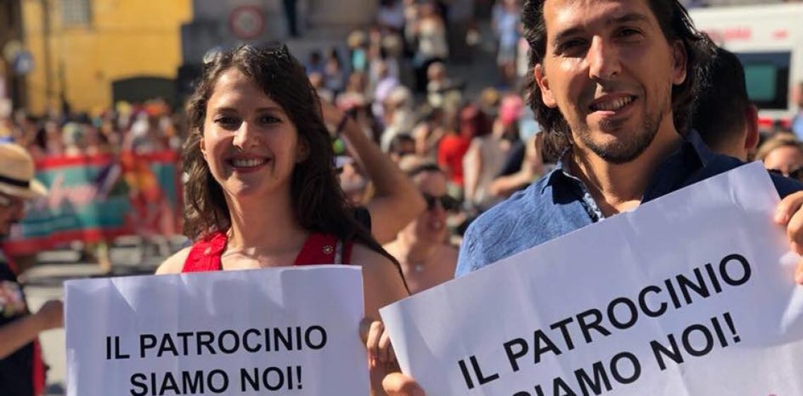 GayNewsItaly's tweet photo. Liguria Pride, una marea rainbow per ribadire al sindaco di Genova che le famiglie arcobaleno esistono e che #Ilpatrociniosonoio (GALLERY) https://t.co/ljuCOO9cwZ @LiguriaPride @cecilia_strada @FamArcobaleno @RainbowGenova @danieleviotti @LUCALL76 #Pride2018 #LgbtPride #Genova https://t.co/wI53BOOPpr