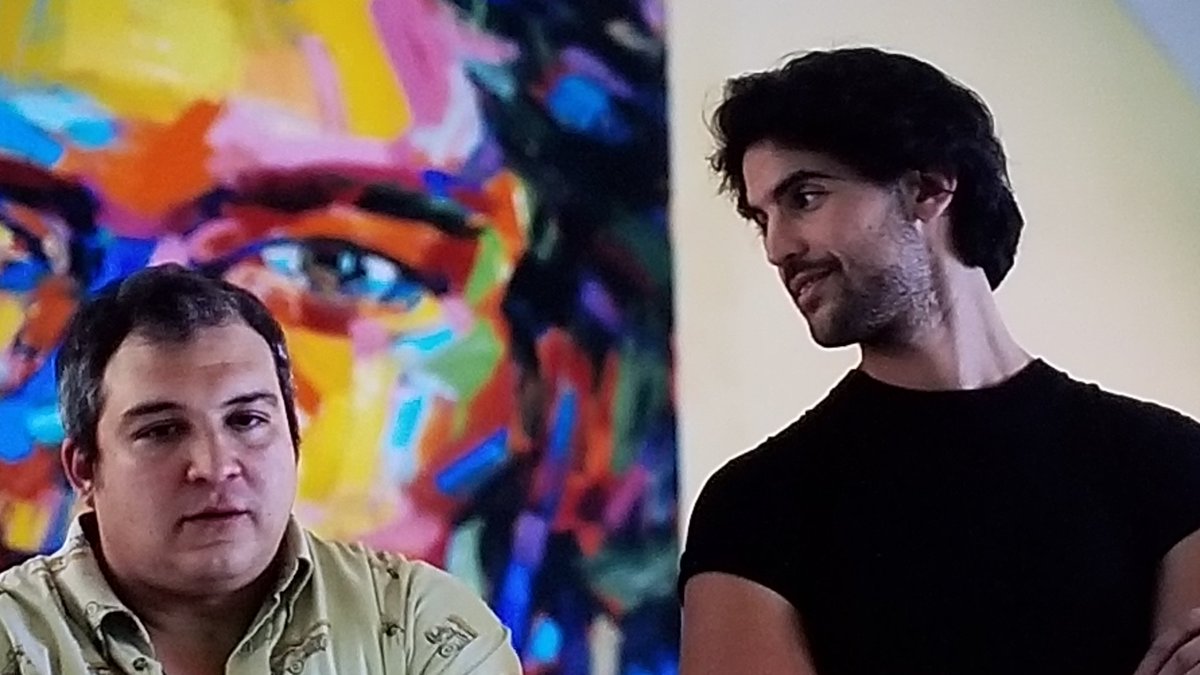 TuSpoilerMx's tweet photo. Cuando te das cuenta que #LuisitoRey anticipó a #MillieVanilli #LuisMiguelLaSerie https://t.co/knNZte61Yq