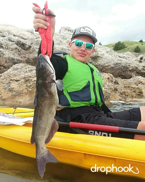 Kayak_Dizz's tweet photo. Father's Day 2018
•
Team Mues Kayak Fishing
•
Nothing like chasing Smallies and out paddling a Tornado Warning!
●
○
●
#TeamMues #Kayakfishing #kbfstatechallenge #Kayakapalooza #kayakbassfishing #IAmStealth #FISHINGSIRProStaff #FishingSir #OneMoreCast #NGPC #pigpatrol https://t.co/ufIKXr0LSv