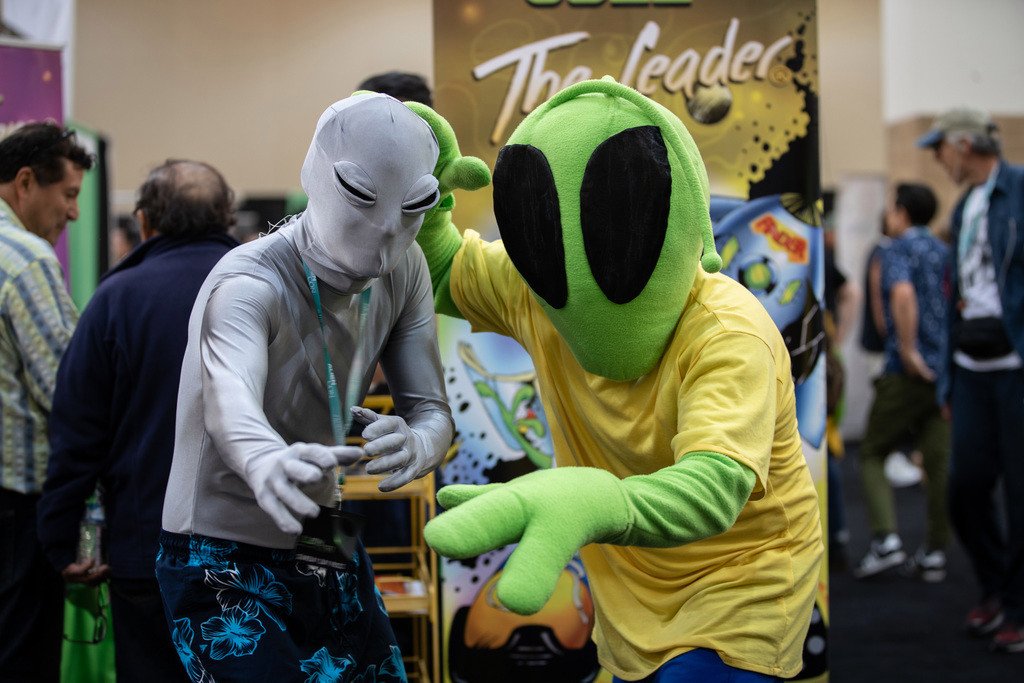 In Pasadena, alien fans explore the unexplainable dlvr.it/QXdd8L