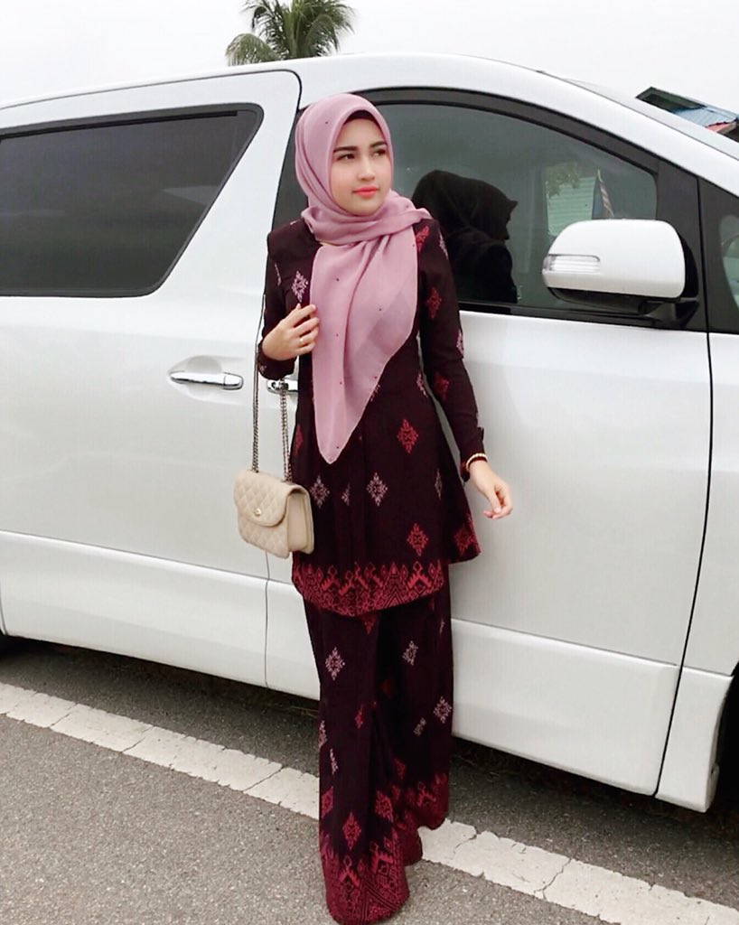 syakilahrahmad's tweet photo. #FirstRaya #teammelaka #teampurple https://t.co/K6c8x61y5d