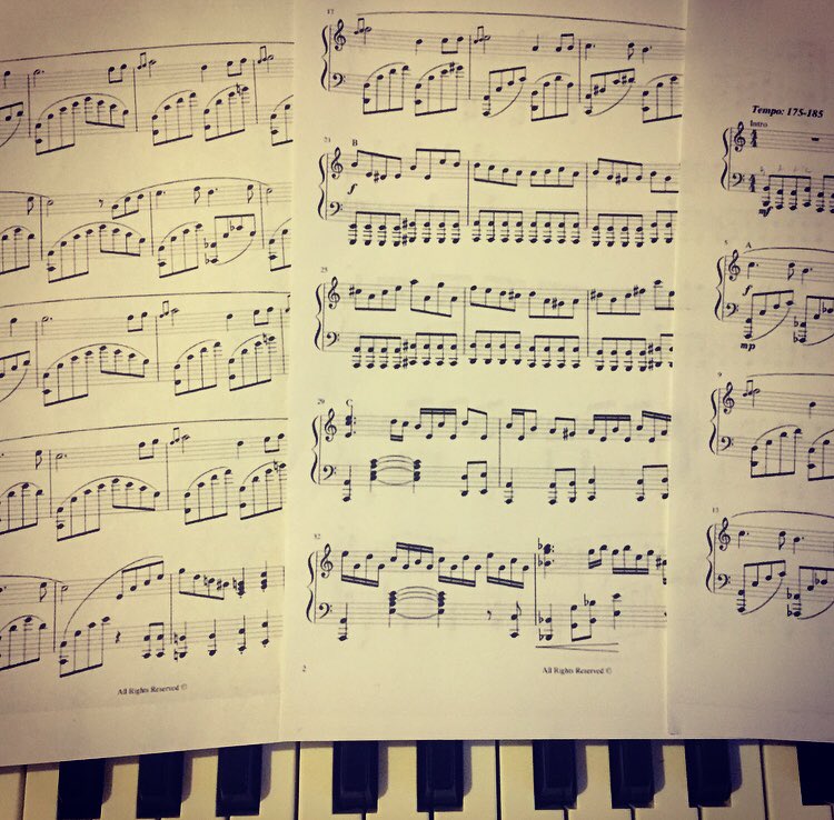 brickmx's tweet image. Meses de vivir, disfrutar, sentir cada partitura, cada arreglo que hice, la armonía y melodía que forma parte de mi nuevo trabajo musical... “Escuchando 7 temas de los 10 que forman este nuevo disco” 💿#VieneAlgoDiferente 🎹 Suena tal cual lo soñé 🎼🎶 #BrickStudio