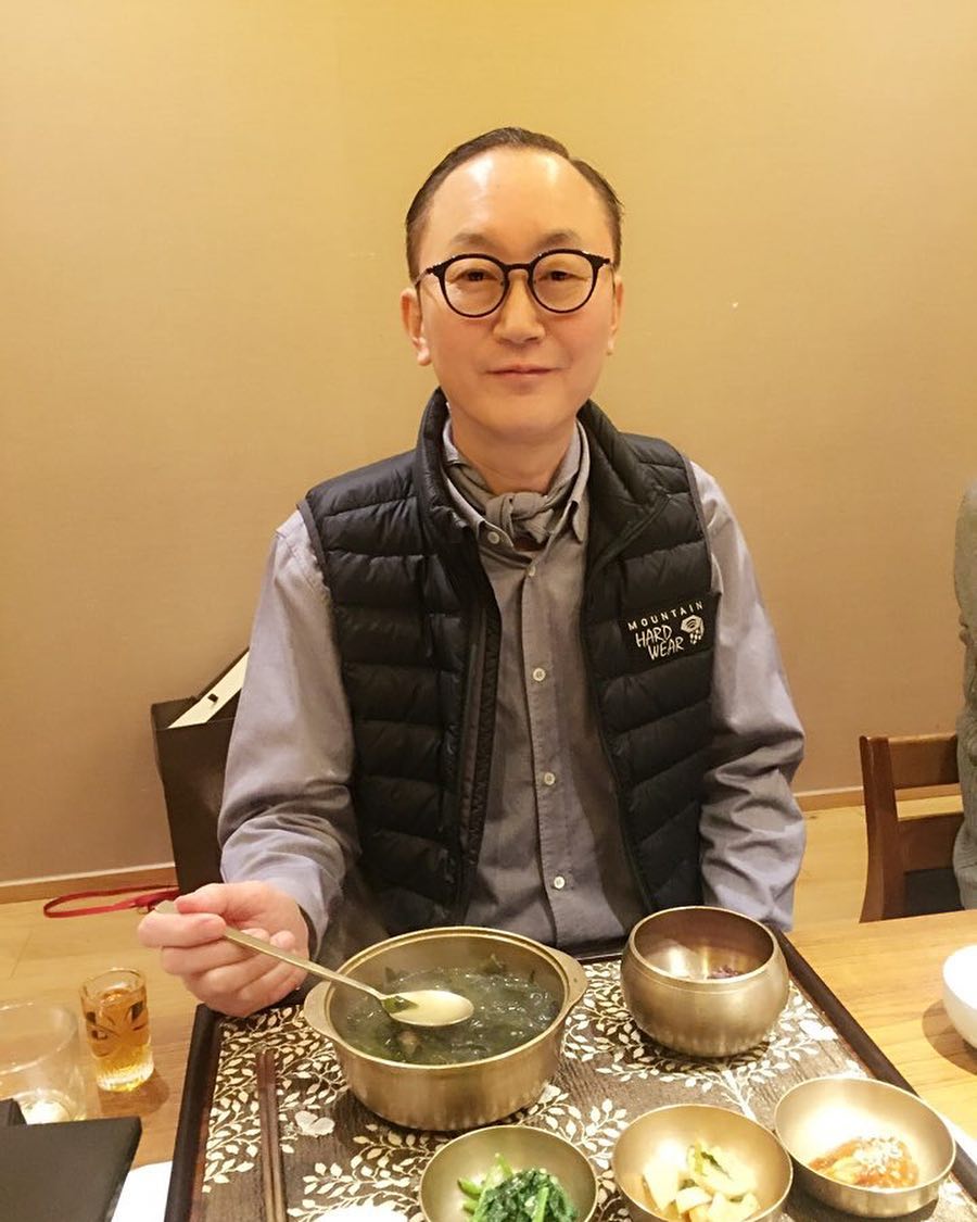 Jwalkerz_TH's tweet image. [JP.IG] 180618 เจย์ปาร์คโพสต์ภาพคุณพ่อพร้อแคปชั่น

"สุขสันต์วันพ่อครับ 🙏🙏🙏 #ขอให้มีสุขภาพแข็งแรงและมีความสุขมากๆนะครับ ㅎㅎㅎ #lookingdapper 😎"
instagram.com/p/BkJjWxylWwe/…

#JayPark #박재범  #AOMG #H1GHRMUSIC #RocNation