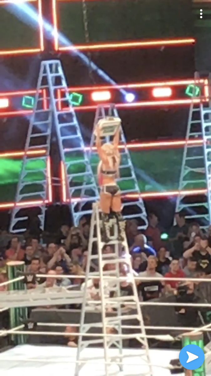 NickFatCat's tweet photo. The moment @AlexaBliss_WWE became #LittleMissMITB https://t.co/w4M1zIw9D7