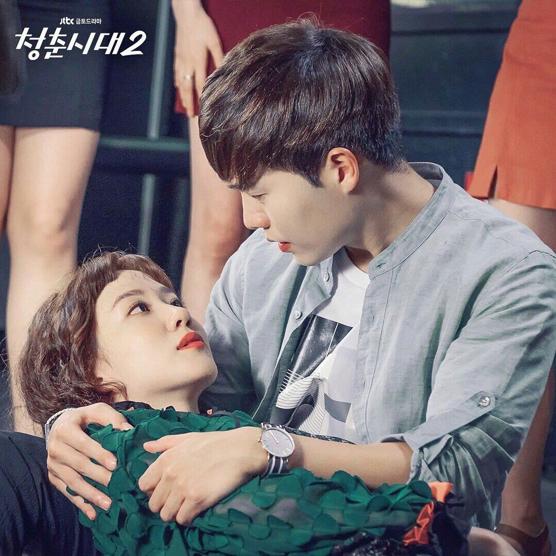 Эпоха юности дорама. Корейский сериал школьная любовь. Парни моложе девушек младше дорама. Парни моложе девушек младше дорама. Пожалуйста не встречайте его дорама.