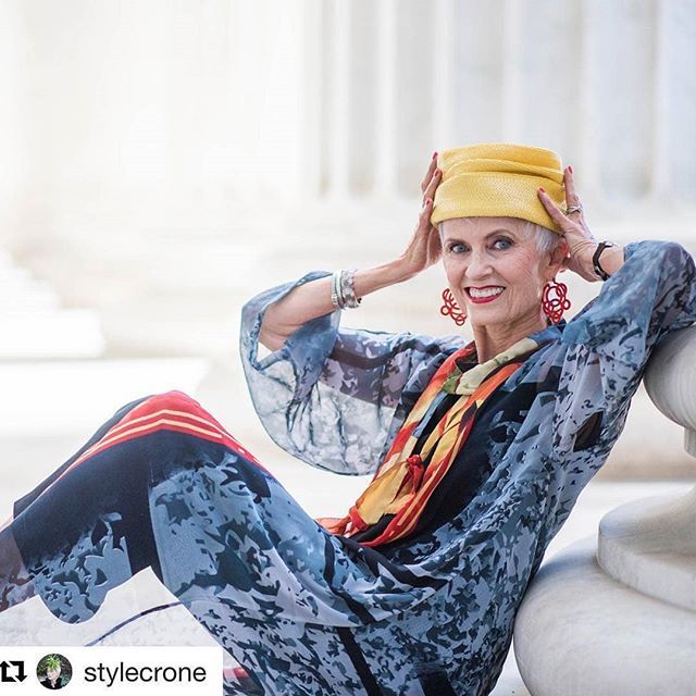 DenverStyleMag's tweet photo. @StyleCrone is answering a few questions about staying stylish as you get wiser. Find her tips in tricks in Issue No. 14, but in the meantime...check out those @mariaeife earrings from @balefire_goods 📸 https://t.co/Zrirtxzs6L https://t.co/pyaM8k3zrB