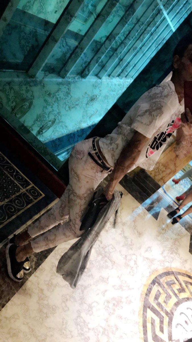 sultan30418289's tweet photo. لي مو في دبي لا يكلمني بس لي في دبي او زائر دبي ✋ https://t.co/7kJqMv1os8