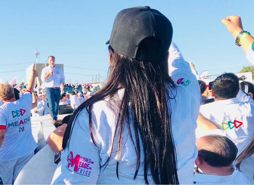 MonicaLopezH1's tweet photo. El priísmo #Sinaloense estamos #Comprometid@s con la victoria de @JoseAMeadeK.
Hoy con mucho #Entusiasmo y #Emoción recibimos a nuestro candidato a la Presidencia de la República en #Guasave.
#VamosAGanar #MeadePresidente #5de5
#MujeresConMeadePorMéxico https://t.co/3zYUVKRmn5