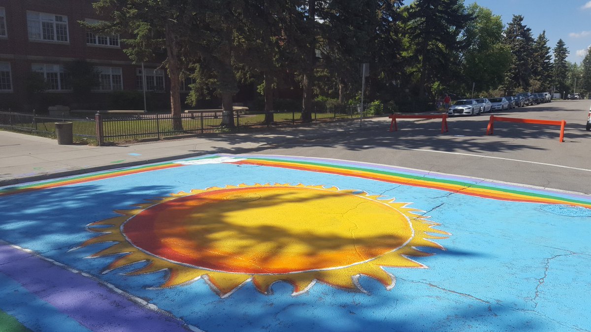chcayyc's tweet photo. Before/in-progress/finished creation pictures of our street mural at 1st Street and 10th Avenue NW! #CHVillageDays #YYCNeighborDay Thanks to all the amazing volunteers who made this possible! https://t.co/ipFluT1uuN