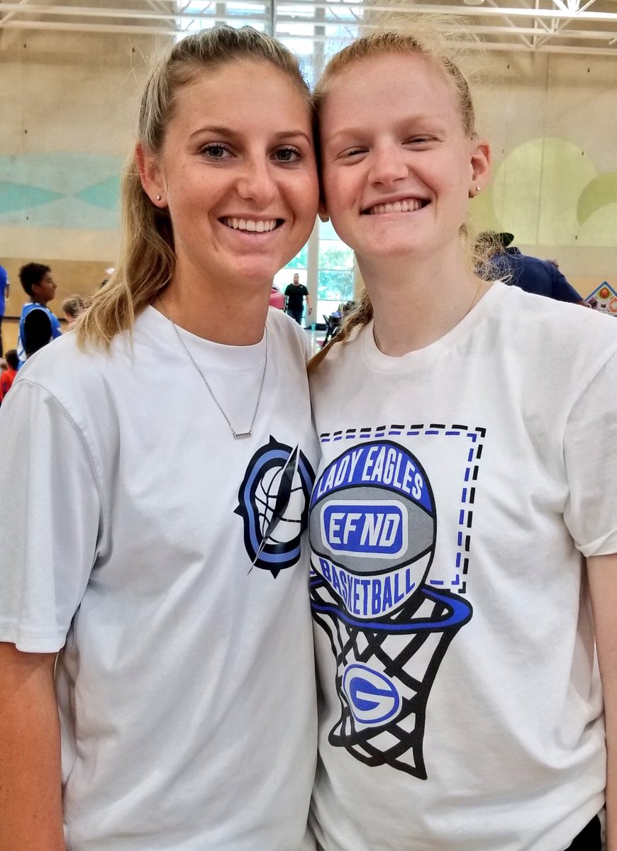 CoachFarney's tweet image. HAILEY  SMITH HELPS KATIE YOUNGBLOOD with coaching duties for Journey #EFND💙