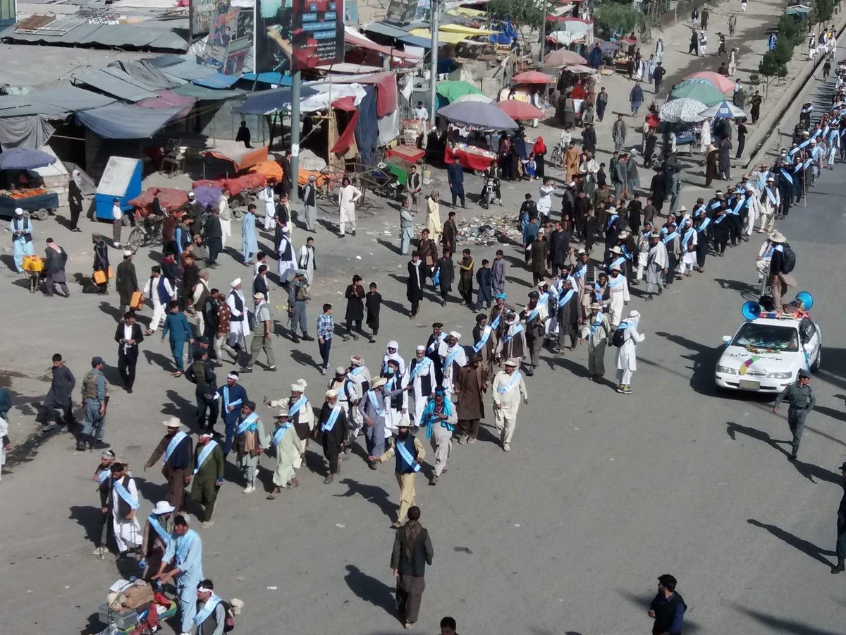 #HelmandPeaceMarch convoy arrived to Kabul city, They’re now 100s of ppl who walked long distance between Helmand - Kabul in 38 days to raise voice for Peace. Kabulis Plz Welcome them with warmth & host them generously!