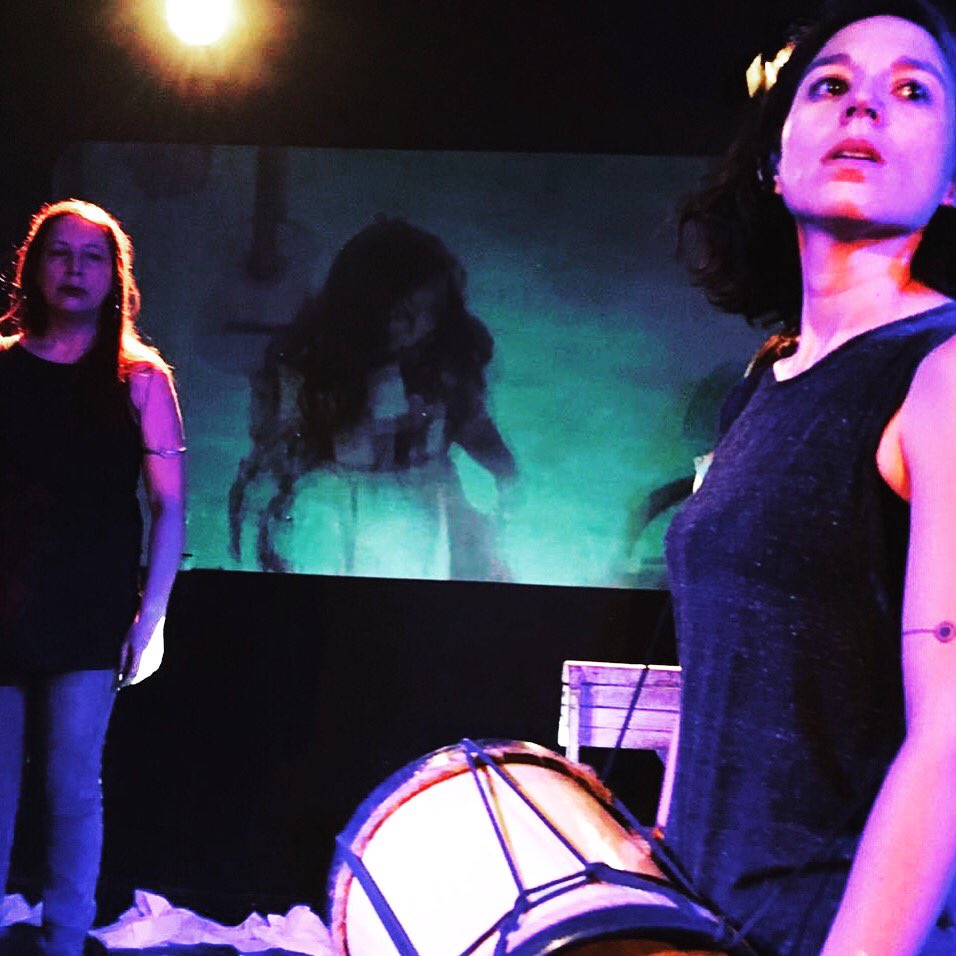 Muy agradecidas de quienes asistieron a nuestra función de hoy , sala repleta , temporada hasta el 15 de Julio@, domingos 6 de la tarde <a href="/MalaMadreteatro/">compañiamalamadre</a> #Ungavilanparavioleta <a href="/QuiroDifusion/">Quiro Difusión de Artes Escénicas</a> <a href="/jeannpualuan/">jeannettepualuan</a> <a href="/LaCapillaTeatro/">Teatro La Capilla</a>