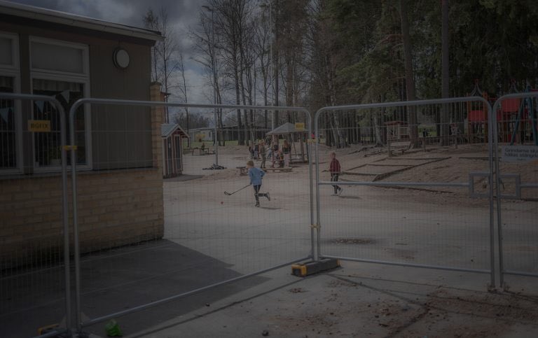 Det rivs och renoveras i hela Sverige. Men byggandet har en svart baksida – av farlig arbetsmiljö och arbetslivskriminalitet.
I dag kommer första delen av vår granskning av #Skuggsamhället #arbetsliv #asbest #svpol da.se/2018/06/laglos…