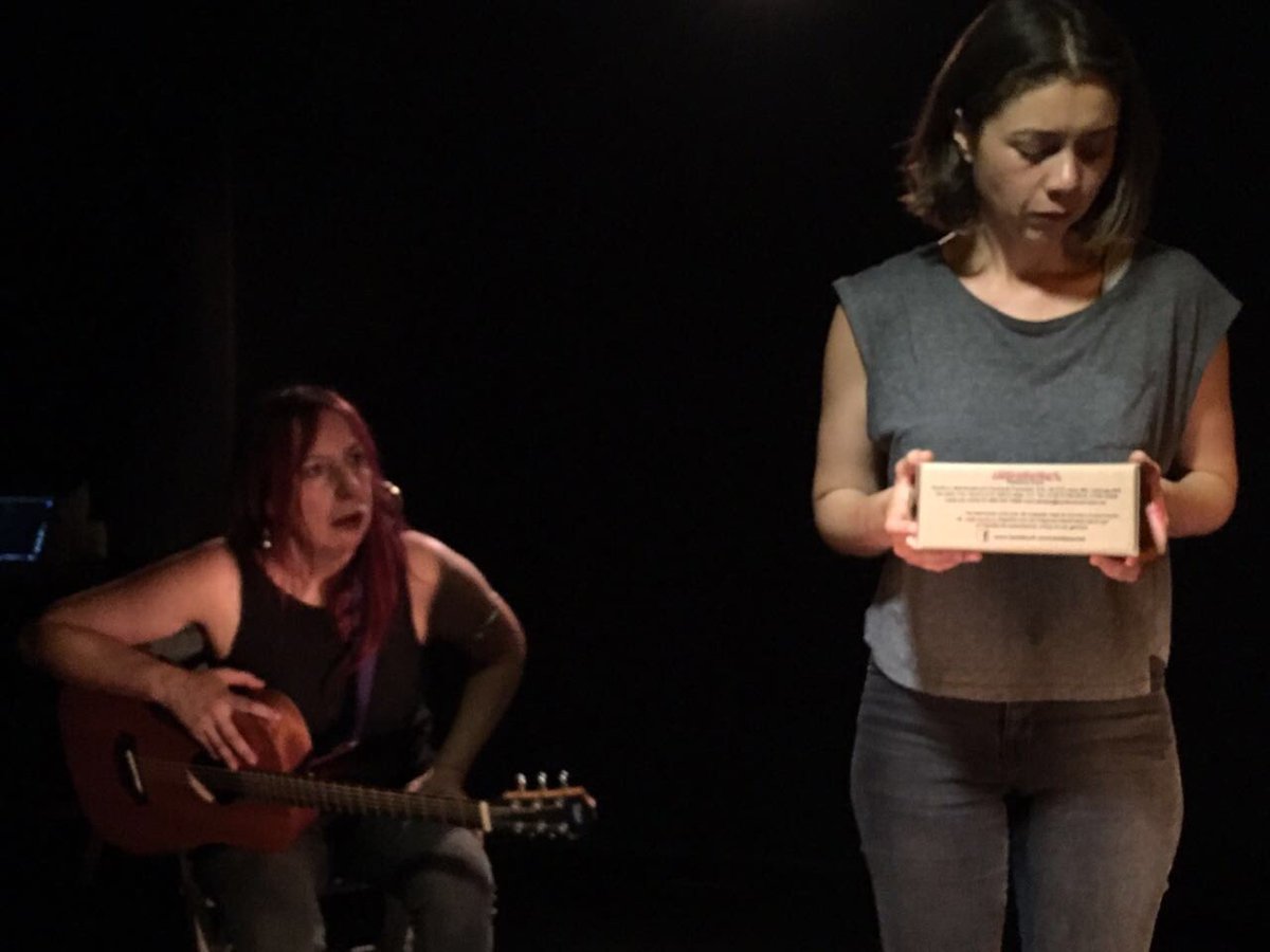 “ Esta es la historia más triste del mundo “ #Ungavilanparavioleta <a href="/MalaMadreteatro/">compañiamalamadre</a> <a href="/LaCapillaTeatro/">Teatro La Capilla</a> <a href="/jeannpualuan/">jeannettepualuan</a> <a href="/QuiroDifusion/">Quiro Difusión de Artes Escénicas</a>