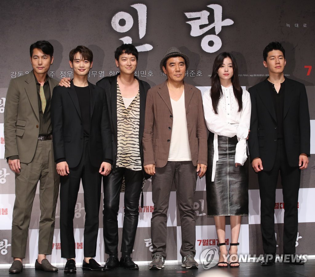 kpoppingcom's tweet photo. 180618 #SHINee's Minho at the press conference of upcoming star-studded Korean movie "InRang" https://t.co/A0nkvmV0vi