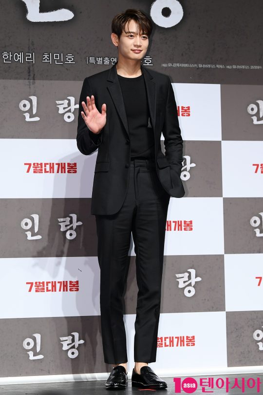 kpoppingcom's tweet photo. 180618 #SHINee's Minho at the press conference of upcoming star-studded Korean movie "InRang" https://t.co/A0nkvmV0vi