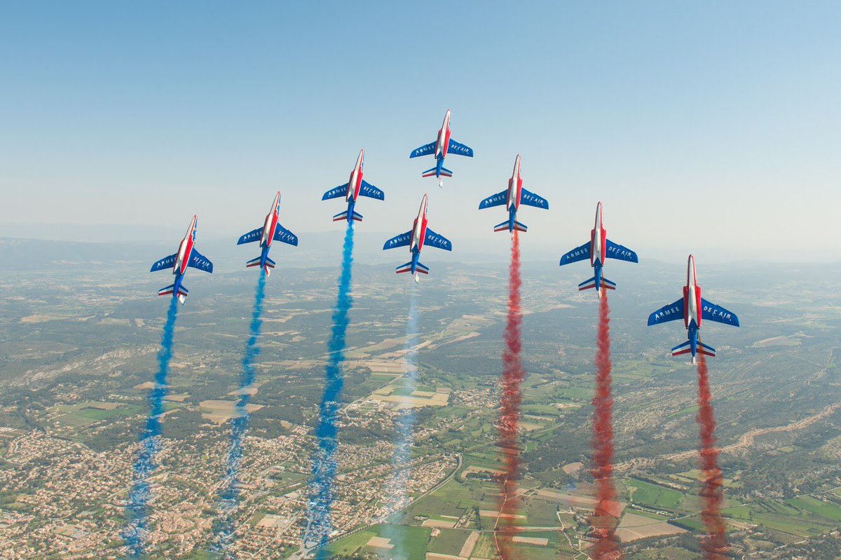 Athos4PAF's tweet photo. Amis bordelais, rendez-vous ce matin à 10h40 pour un magnifique passage de la #PatrouilledeFrance au-dessus de la Garonne ! #Arméedelair #Ensembleenvol #Inspironslefutur https://t.co/VaeOMeSSh7