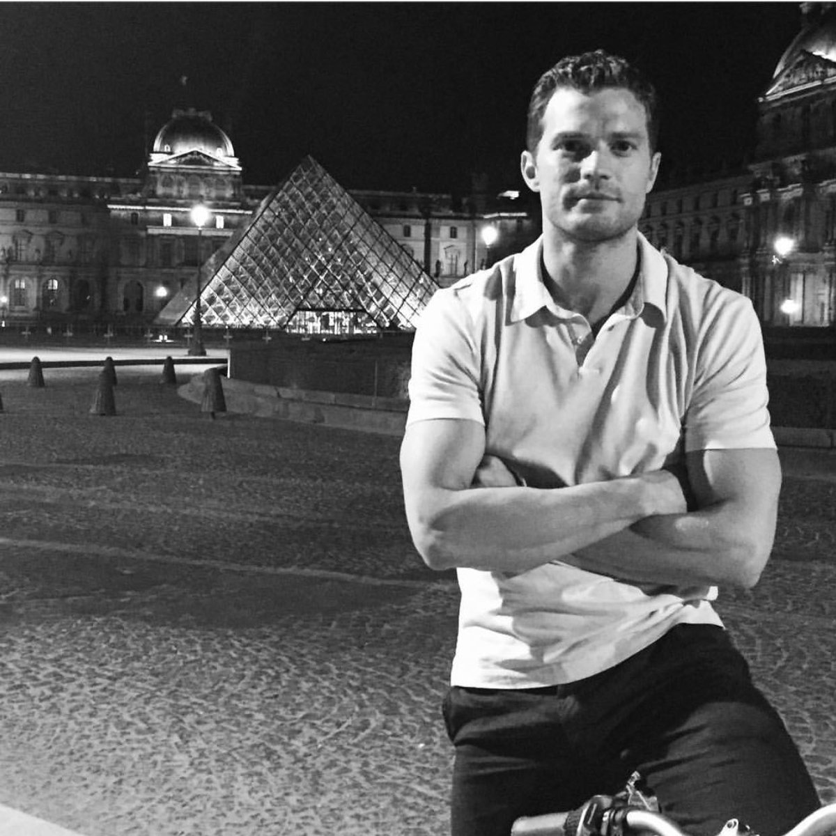 #HappyBirthdayChristianGrey #Paris Today… instagram.com/p/BkJ3IiPB5Cg/… from <a href="/E_L_James/">E L James 💙</a> IG