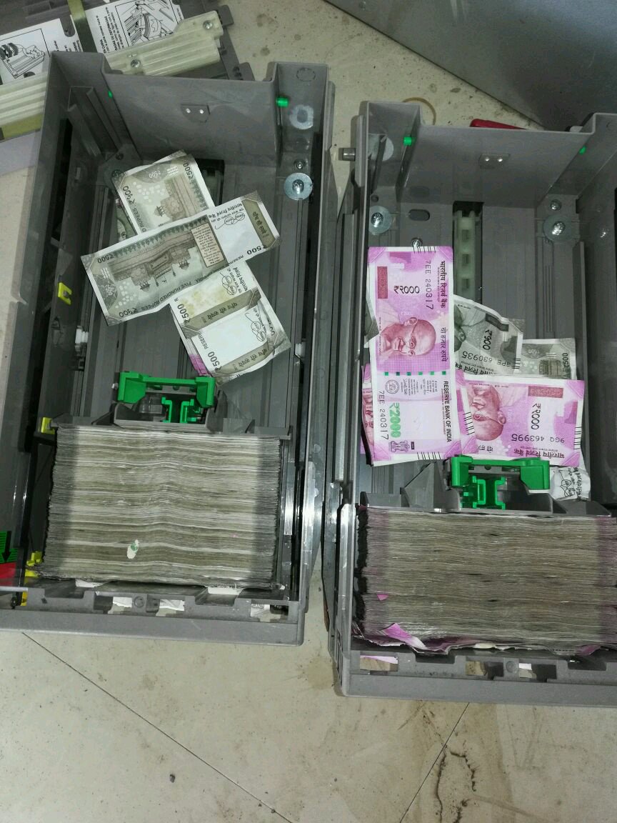 IamRobinHoodINR's tweet photo. Whatsapp fwd. ..Surgical strike by Rats @ ATM machine . Where was the chowkidar and his bhakts who talk about gaurding the country . They couldn't even stop the rats from entering the machine lol #ThanksModiSarkaar https://t.co/AbsMcluLnd