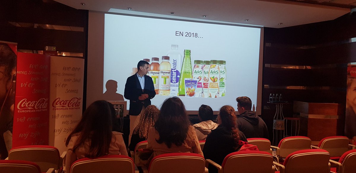 vmoralesaavedra's tweet photo. Nos visita el IES Marina Cebrián con los ganadores proyecto #enredandonos #innovacion @CocaColaEP_es @CocaColaCo_es @CocaCola_es #visitasconbuenambiente https://t.co/gvh20sOknQ