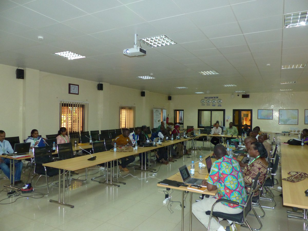 ICRISAT_HOPE's tweet photo. Opening at ICRISAT-Bamako of training workshop on BMS and data archiving organized by the @tropicallegumes (TL III) and @ICRISAT_HOPE (HOPE II). #BMSTraining #HOPEII #TLIII #ICRISATWCA @ICRISAT #Mali https://t.co/6nNGuEt3tv