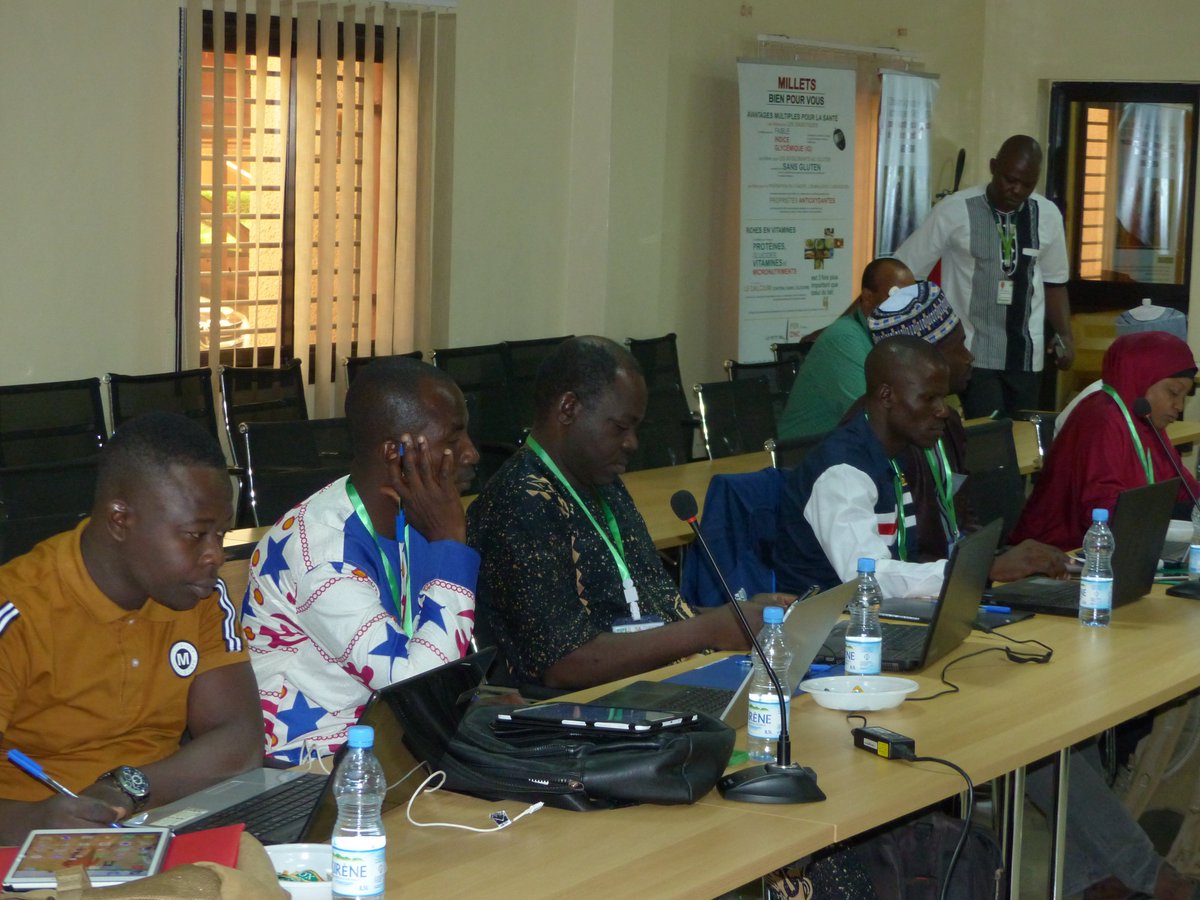ICRISAT_HOPE's tweet photo. Opening at ICRISAT-Bamako of training workshop on BMS and data archiving organized by the @tropicallegumes (TL III) and @ICRISAT_HOPE (HOPE II). #BMSTraining #HOPEII #TLIII #ICRISATWCA @ICRISAT #Mali https://t.co/6nNGuEt3tv