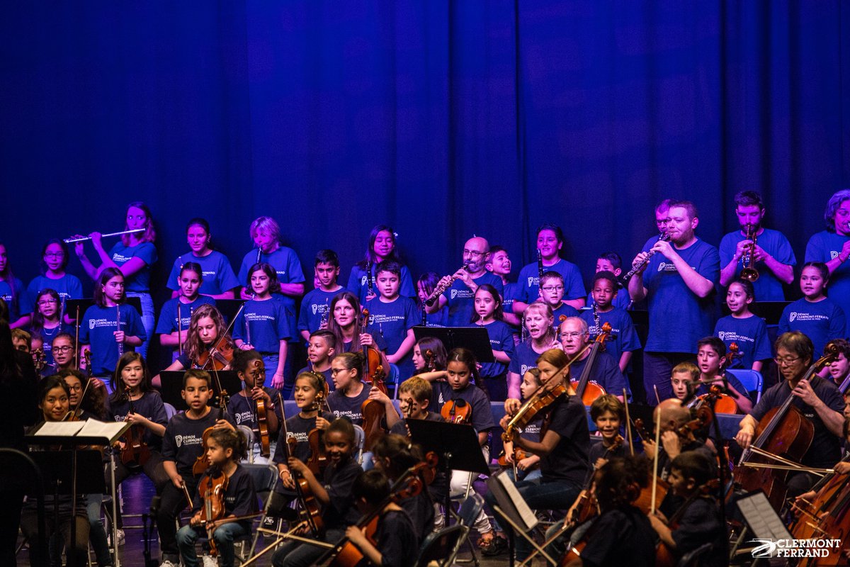 ClermontFd's tweet photo. 🎻🎼1er concert pour l'@orchestresdemos de #ClermontFd après seulement 1 an de travail ! Félicitations à ces musiciens en herbe ! 👏
En savoir plus sur le projet Démos 👉https://t.co/5MRxNuphE0 https://t.co/5BlZL9SoWM