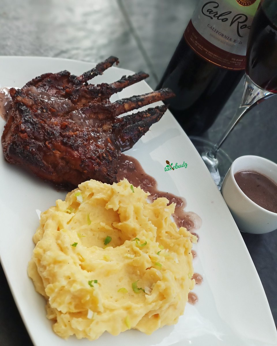 Tastebudzng's tweet photo. Grilled pork ribs, creamy potato mash and red wine sauce. A perfect party platter. #eventcatering #partyplatters #lagospartyfoodvendor #extensivemenu #tastebudzng #reachusviaWhatsapp #Wedoyourmealsright #homedeliveryservice https://t.co/KERZAFfPpv